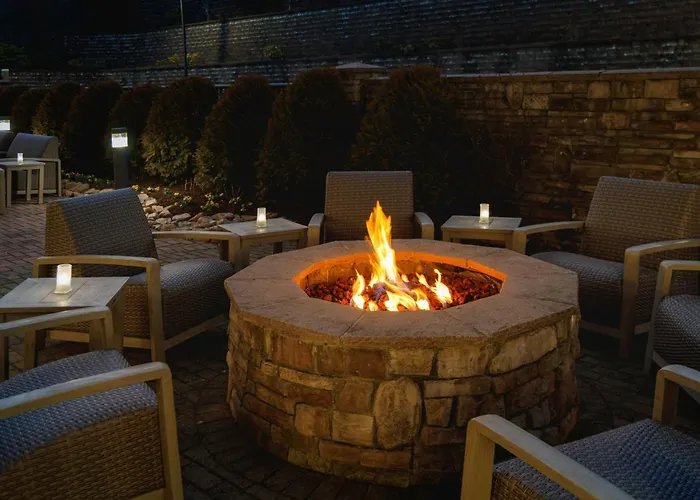 Courtyard By Marriott Boone